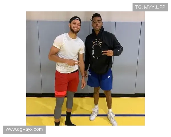 库里赛季储物柜里藏着孩子手绘卡片,暖化网友