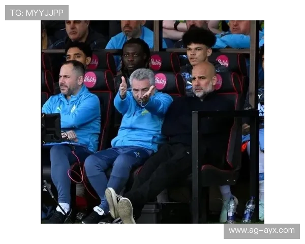 世界名帅现身看台,媒体曝其正在谈判加盟