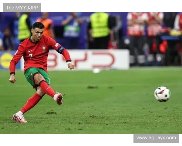 巴黎追C罗式冲击力量：挥洒激情的足球传奇之路