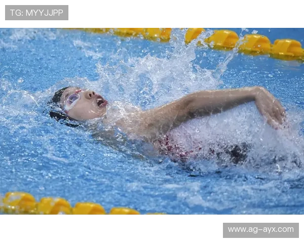 游泳仰泳转身技术丝滑如水——畅享水中优雅的瞬间