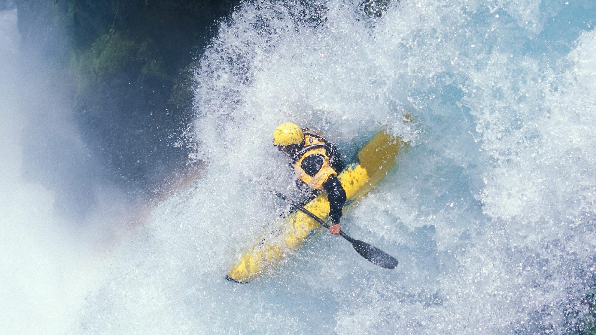 _云端天幕跑：虚拟现实中的极速飞行_，云端天空